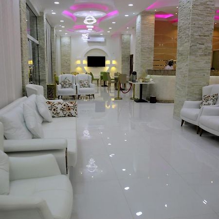 Al Deafah Hotel Apartment الضيافة للشقق الفندقية Al Buraimi Esterno foto